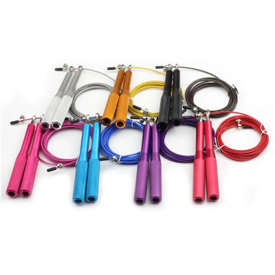 Corde a sauter montrer en sept couleurs différentes