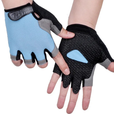 Gant musculation photo montrant les gants bleu pale avec tirettes au doigt pour enlever facilement