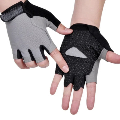 Gant musculation photo montrant les gants gris avec tirettes au doigt