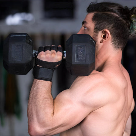 Gant musculation homme avec une haltere