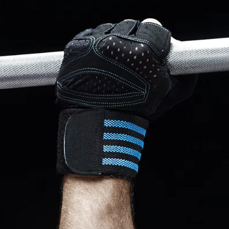 Gant pour musculation avec un homme qui tient un haltere
