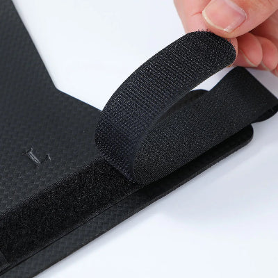 Gant de musculation fibre de carbone montrer en noir avec attache poignet velcro