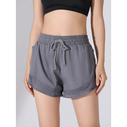 Short de sport femme de couleur gris avec doublure integrer