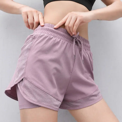 Short de sport femme de couleur rose avec doublure