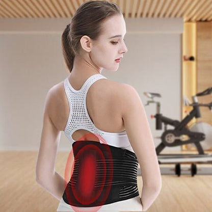 Ceinture lombaire chauffante montrant une femme a cote un velo de spinning
