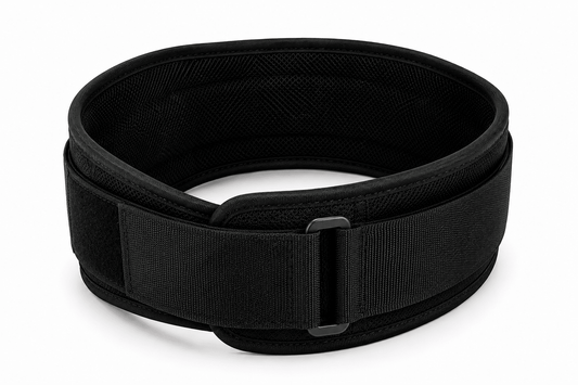 Ceinture pour la musculation FitnessWaistBelts coloris noir vue trois quarts avant boucle auto-lock sur fond blanc