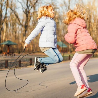 Corde a sauter adolescente exterieur