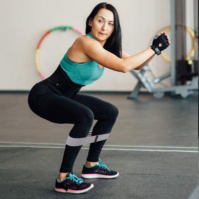 Elastique musculation femme gym fait squat