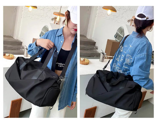 Femme avec sac de sport noir