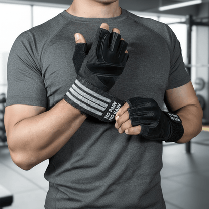Gants musculation noir sans doigts avec support de poignet porté par un homme