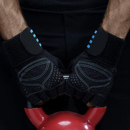 Gant pour musculation homme qui tient kettlebell