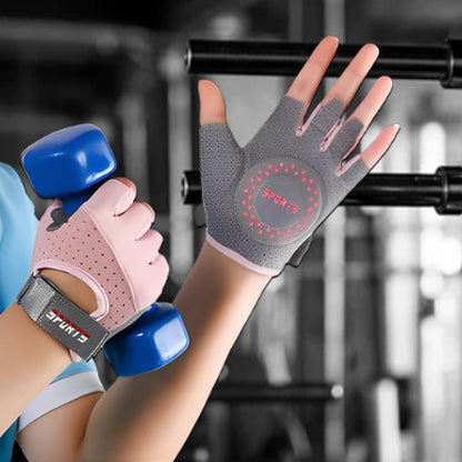gant musculation femme avec haltere dans la main