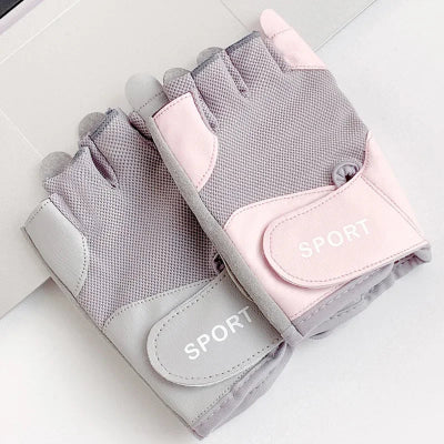 Gant musculation photo montrant les gants en couleur rose sur fond blanc
