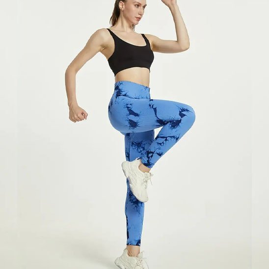 Femme debout legging sport femme bleu