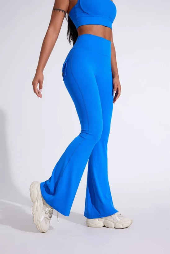 Bleu legging sport femme debout cote