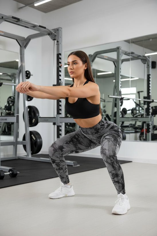 Legging sport gris femme mouvement squat gym