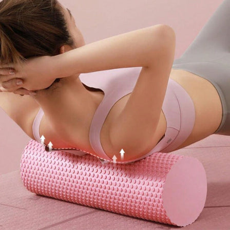 Rouleau de massage femme masse son dos