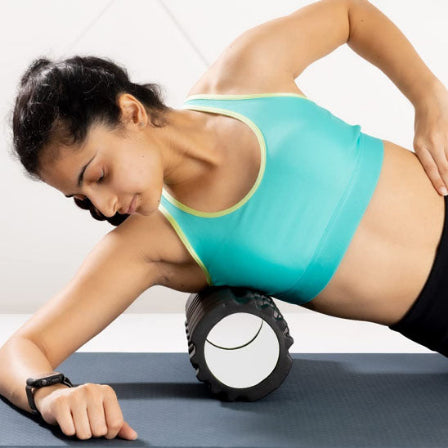 Rouleau de massage noir pour vos seances de yoja ou de pilates