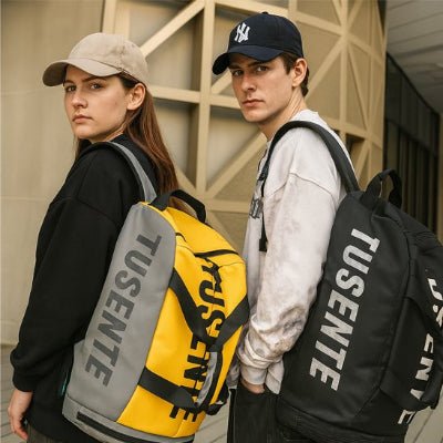 Couple porte sac de sport 