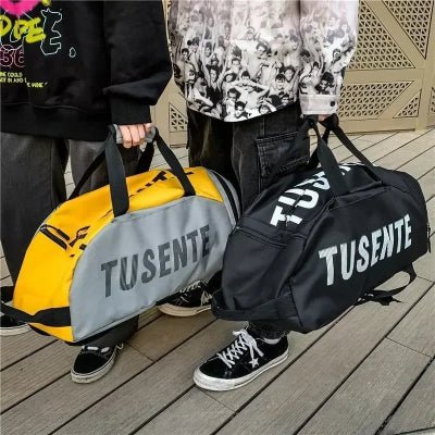 Deux sacs de sport jaune noir