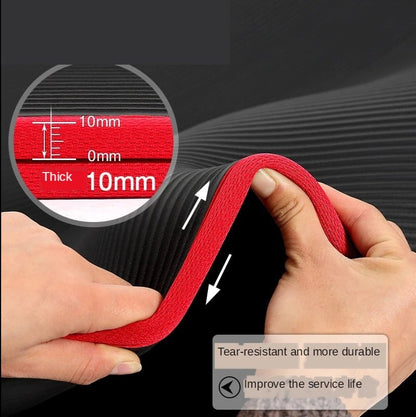 Tapis de gym Confort Pro 10mm noir, détail de la texture et de l'épaisseur
